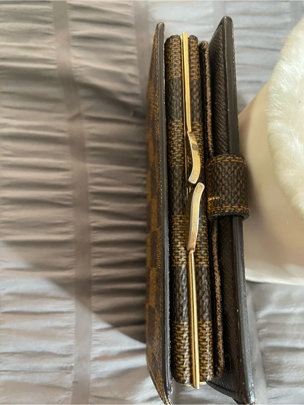 Louis Vuitton Authentic France 2/2000 Damier Ebene Compact Kiss Lock Check Walle